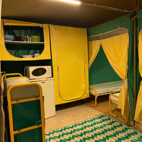 Cliquez pour découvrir toutes les photos de l'HÉBERGEMENT ! bungalow toilé - Le Faucon D'Or photo 4
