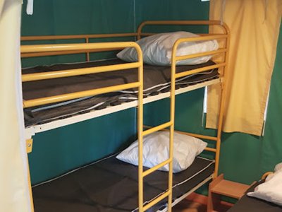 Cliquez pour découvrir toutes les photos de l'HÉBERGEMENT ! bungalow toilé - Le Faucon D'Or photo 3