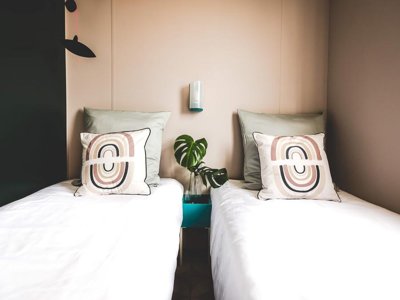 Cliquez pour découvrir toutes les photos de l'HÉBERGEMENT ! mobil-home - Le Château photo 3