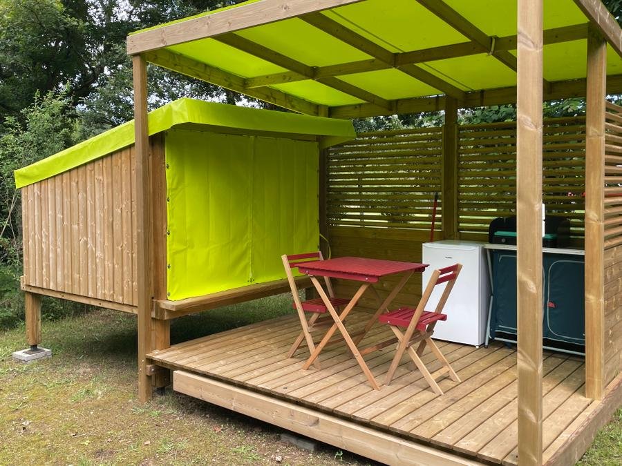 Camping Pas Cher vous présente avec son site Officiel campingpascher.fr, le Camping Le Convivial classé 3 étoiles, situé sur la commune de Saint Martial De Nabirat dans le département Dordogne (Aquitaine) en France. Le camping Le Convivial, vous présente un hébergement de type tente. Le camping Le Convivial vous propose du vendredi 05 juin au vendredi 12 juin 2026 avec un DÉPART DEMAIN pour 7 nuits à 198€. Cette location propose 102 dates différentes pour réserver votre séjour. Découvrez également les 5 autres gammes d'hébergements du camping. Piscine chauffée, Piscine extérieure, Animations familiales, Baby-foot, Ping-pong, Pétanque, Bar, Snack/Bar,... En savoir plus : cliquez-ICI.