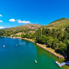 Camping Pas Cher vous présente avec son site Officiel campingpascher.fr, le Établissement De La Base Nautique, situé sur la commune de Saint Rome De Tarn dans le département Aveyron (Midi-pyrénées) en France. L'établissement De La Base Nautique vous propose un hébergement de type mobilhome de 32 m². L'établissement vous propose 3 autres types d'hébergements. Découvrez tous nos séjours à petits prix dans la commune et aux alentours de Saint Rome De Tarn du département : Aveyron (Midi-pyrénées).... En savoir plus : cliquez-ICI.