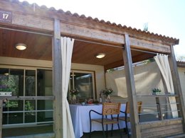 Camping Pas Cher vous présente avec son site Officiel campingpascher.fr, le Camping U Pinarellu classé 3 étoiles, situé sur la commune de Sainte Lucie De Porto Vecchio dans le département Corse Du Sud (Corse) en France. Le camping U Pinarellu, vous présente un hébergement de type chalet pour 1 personne avec climatisation. Le camping U Pinarellu vous propose du dimanche 05 avril au dimanche 12 avril 2026 pour 7 nuits à 525€. Cette location propose 143 dates différentes pour réserver votre séjour. Découvrez également les 22 autres gammes d'hébergements du camping. Les Avis clients pour le Camping U Pinarellu sont excellents avec une note moyenne de 8 sur 10. Piscine extérieure, Aire de jeux enfants, Court de tennis, Ping-pong, Plongée, Sports nautiques, Boulangerie, Bureau de tabac, Créperie, Pizzeria, Restaurant, Supermarché, Épicerie,... En savoir plus : cliquez-ICI.