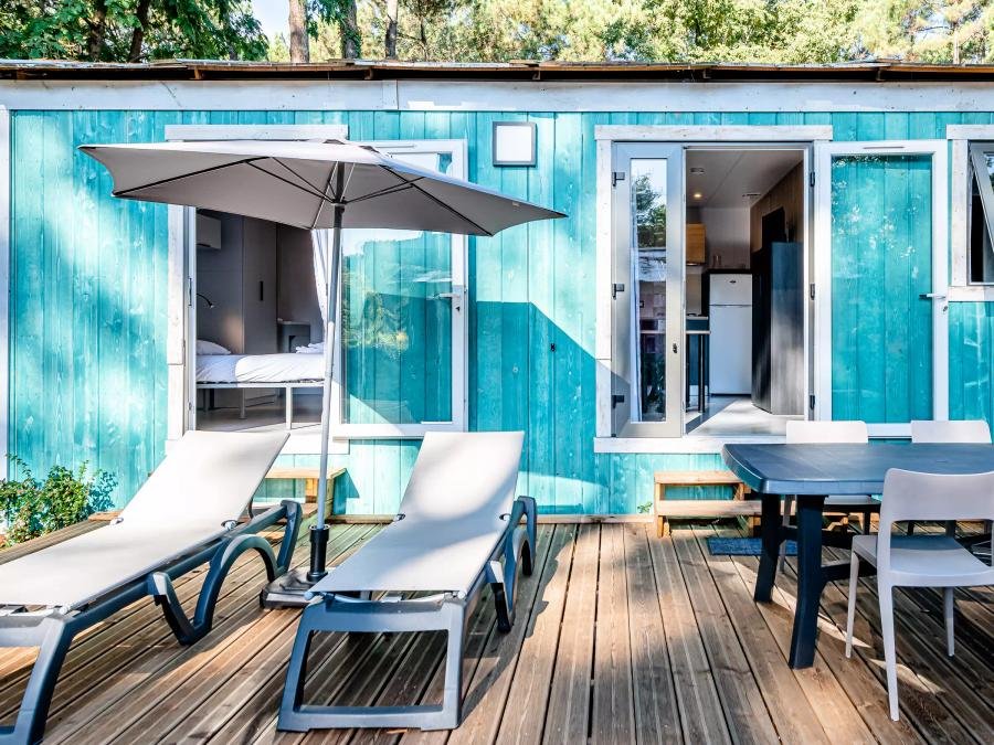Camping Pas Cher vous présente avec son site Officiel campingpascher.fr, le Camping Domaine Les Oréades classé 5 étoiles, situé sur la commune de Sanguinet dans le département Landes (Aquitaine) en France. Le camping Domaine Les Oréades, vous présente un hébergement de type mobil-home de 35 m² avec climatisation et télévision. Le camping Domaine Les Oréades vous propose du dimanche 13 septembre au dimanche 20 septembre 2026 pour 7 nuits à 359€. Cette location propose 57 dates différentes pour réserver votre séjour. Découvrez également les 20 autres gammes d'hébergements du camping. Les Avis clients pour le Camping Domaine Les Oréades sont excellents avec une note moyenne de 8 sur 10. LacMer, Piscine couverte, Piscine extérieure, Animation enfants, Animations familiales, Club ados, Club enfants, Aire de jeux enfants, Canoë-kayak, Paddle, Ping-pong, Planche à voile, Pétanque, Randonnée, Terrain multisports, kiteSurf, Bar, Plats à emporter, Snack/Bar, Épicerie,... En savoir plus : cliquez-ICI.