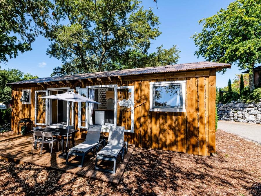 Camping Pas Cher vous présente avec son site Officiel campingpascher.fr, le Camping Domaine Les Oréades classé 5 étoiles, situé sur la commune de Sanguinet dans le département Landes (Aquitaine) en France. Le camping Domaine Les Oréades, vous présente un hébergement de type mobil-home de 40 m² avec climatisation et télévision. Le camping Domaine Les Oréades vous propose du dimanche 13 septembre au dimanche 20 septembre 2026 pour 7 nuits à 389€. Cette location propose 48 dates différentes pour réserver votre séjour. Découvrez également les 20 autres gammes d'hébergements du camping. Les Avis clients pour le Camping Domaine Les Oréades sont excellents avec une note moyenne de 8 sur 10. LacMer, Piscine couverte, Piscine extérieure, Animation enfants, Animations familiales, Club ados, Club enfants, Aire de jeux enfants, Canoë-kayak, Paddle, Ping-pong, Planche à voile, Pétanque, Randonnée, Terrain multisports, kiteSurf, Bar, Plats à emporter, Snack/Bar, Épicerie,... En savoir plus : cliquez-ICI.