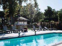 Camping Pas Cher vous présente avec son site Officiel campingpascher.fr, le Camping Domaine Les Oréades classé 5 étoiles, situé sur la commune de Sanguinet dans le département Landes (Aquitaine) en France. Le camping Domaine Les Oréades, vous présente un hébergement de type mobil-home de 73 m² avec climatisation et télévision. Le camping Domaine Les Oréades vous propose du mardi 07 avril au mardi 14 avril 2026 pour 7 nuits à 839€. Cette location propose 91 dates différentes pour réserver votre séjour. Découvrez également les 22 autres gammes d'hébergements du camping. Les Avis clients pour le Camping Domaine Les Oréades sont excellents avec une note moyenne de 8 sur 10. LacMer, Piscine couverte, Piscine extérieure, Animation enfants, Animations familiales, Club ados, Club enfants, Aire de jeux enfants, Canoë-kayak, Paddle, Ping-pong, Planche à voile, Pétanque, Randonnée, Terrain multisports, kiteSurf, Bar, Plats à emporter, Snack/Bar, Épicerie,... En savoir plus : cliquez-ICI.