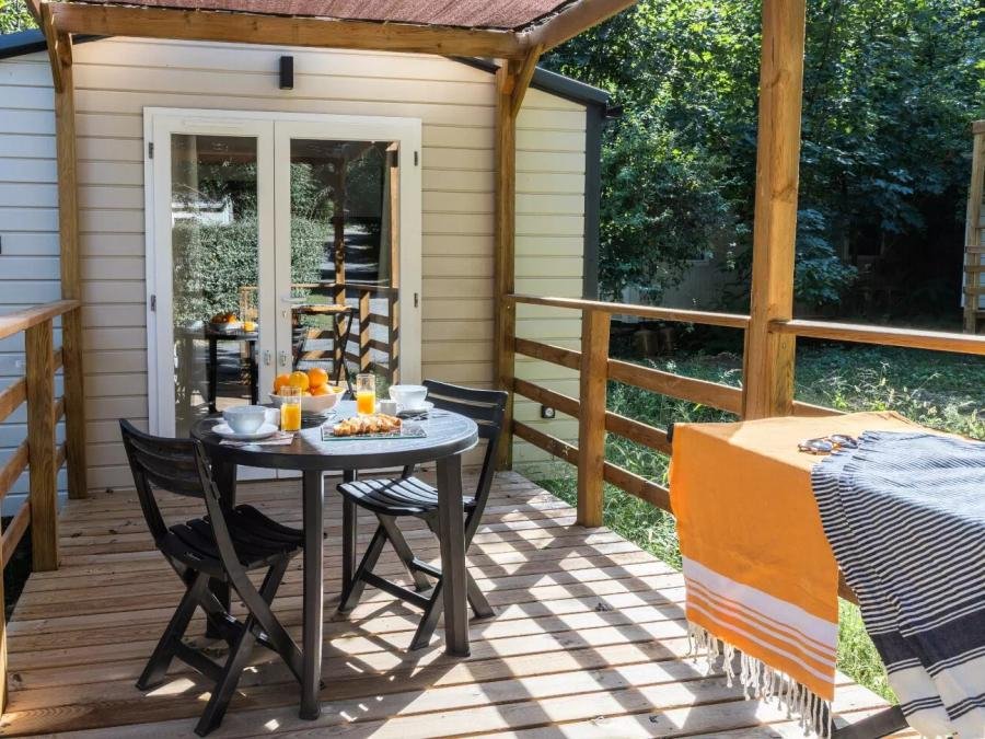 Camping Pas Cher vous présente avec son site Officiel campingpascher.fr, le Camping Du Château De L'Hom classé 4 étoiles, situé sur la commune de Saumane dans le département Gard (Languedoc Roussillon) en France. Le camping Du Château De L'Hom vous propose un hébergement de type mobil-home de 20 m² avec climatisation (télévision). L'établissement vous propose 12 autres types d'hébergements. Découvrez tous nos séjours à petits prix dans la commune et aux alentours de Saumane du département : Gard (Languedoc Roussillon). Les Avis clients pour le Camping Du Château De L'Hom sont de 5 sur 10. Piscine chauffée, Piscine extérieure, Animations familiales, Club enfants, Aire de jeux enfants, Parcours sportif, Ping-pong, Pétanque, Terrain multisports, Bar, Dépôt de pain, Plats à emporter, Snack/Bar, Épicerie,... En savoir plus : cliquez-ICI.