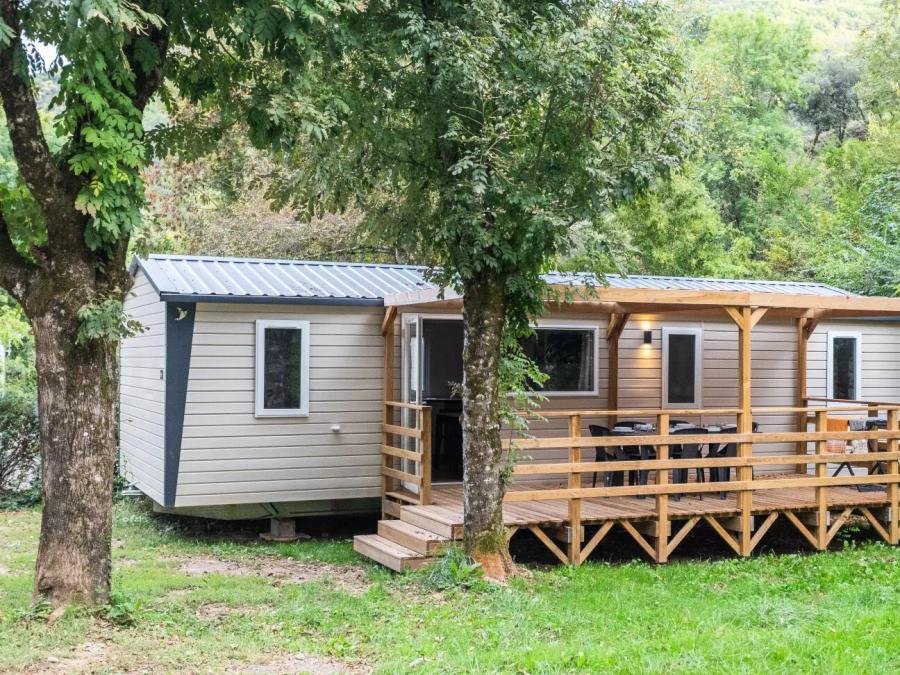 Camping Pas Cher vous présente avec son site Officiel campingpascher.fr, le Camping Du Château De L'Hom classé 4 étoiles, situé sur la commune de Saumane dans le département Gard (Languedoc Roussillon) en France. Le camping Du Château De L'Hom vous propose un hébergement de type mobil-home de 40 m² avec climatisation (télévision). L'établissement vous propose 12 autres types d'hébergements. Découvrez tous nos séjours à petits prix dans la commune et aux alentours de Saumane du département : Gard (Languedoc Roussillon). Les Avis clients pour le Camping Du Château De L'Hom sont de 5 sur 10. Piscine chauffée, Piscine extérieure, Animations familiales, Club enfants, Aire de jeux enfants, Parcours sportif, Ping-pong, Pétanque, Terrain multisports, Bar, Dépôt de pain, Plats à emporter, Snack/Bar, Épicerie,... En savoir plus : cliquez-ICI.