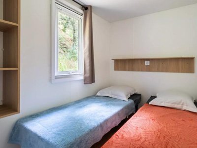 Cliquez pour découvrir toutes les photos de l'HÉBERGEMENT ! mobil-home - Du Château De L'Hom photo 4