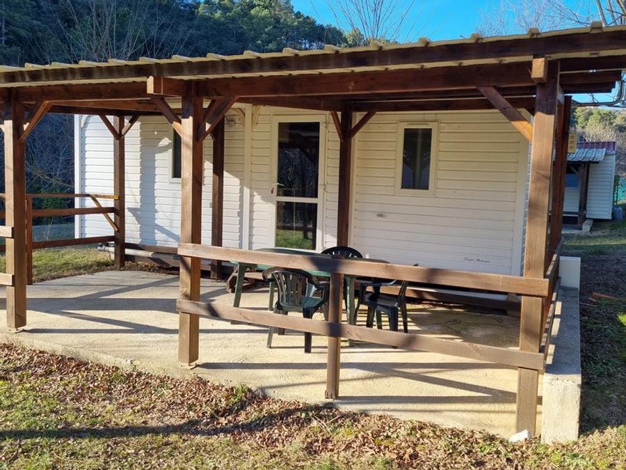 Camping Pas Cher vous présente avec son site Officiel campingpascher.fr, le Camping Le Chaudebry classé 2 étoiles, situé sur la commune de Vinezac dans le département Ardèche (Rhône Alpes) en France. Le camping Le Chaudebry, vous présente un hébergement de type mobil-home de 28 m² avec climatisation. Le camping Le Chaudebry vous propose du lundi 08 juin au lundi 15 juin 2026 avec un DÉPART DEMAIN pour 7 nuits à 495€. Cette location propose 41 dates différentes pour réserver votre séjour. Découvrez également les 6 autres gammes d'hébergements du camping. Piscine extérieure, Aire de jeux enfants, Canoë-kayak, Centre équestre, Ping-pong, Pétanque, Supermarché,... En savoir plus : cliquez-ICI.
