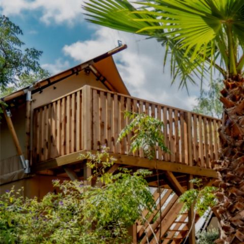 Cliquez pour découvrir toutes les photos de l'HÉBERGEMENT ! tente toile et bois - L'Orangeraie - Paradis photo 3