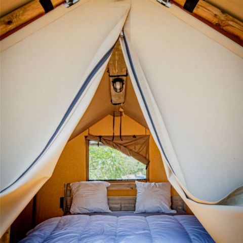 Cliquez pour découvrir toutes les photos de l'HÉBERGEMENT ! tente toile et bois - L'Orangeraie - Paradis photo 5