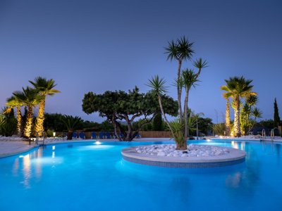Cliquez pour découvrir toutes les photos de l'ÉTABLISSEMENT ! établissement L'Orangeraie - Paradis photo 3