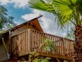 Cliquez pour découvrir toutes les photos de l'HÉBERGEMENT ! tente toile et bois - établissement L'Orangeraie - Paradis photo 3