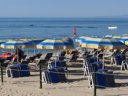 Camping Pas Cher vous présente avec son site Officiel campingpascher.fr, le Camping Villaggio Lungomare classé 3 étoiles, situé sur la commune de Cropani Marina dans le département Catanzaro (Calabre) en Italie. Le camping Villaggio Lungomare, vous présente un hébergement de type appartement de 35 m² avec climatisation et télévision. Le camping Villaggio Lungomare vous propose du sam. 12 septembre au sam. 19 septembre 2026 pour 7 nuits à 355€. Cette location propose 18 dates différentes pour réserver votre séjour. Découvrez également les 4 autres gammes d'hébergements du camping. Mer, Animations familiales, Aire de jeux enfants, Ping-pong, Terrain de football, Bar, Dépôt de pain, Pizzeria,... En savoir plus : cliquez-ICI.