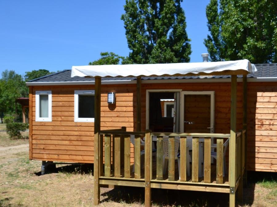 Camping Pas Cher vous présente avec son site Officiel campingpascher.fr, le Camping Flower De L'Olivigne classé 4 étoiles, situé sur la commune de Bize Minervois dans le département Aude (Languedoc Roussillon) en France. Le camping Flower De L'Olivigne, vous présente un hébergement de type mobil-home de 28 m² avec climatisation et télévision. Le camping Flower De L'Olivigne vous propose du mercredi 16 septembre au mercredi 23 septembre 2026 pour 7 nuits à 448€. Cette location propose 78 dates différentes pour réserver votre séjour. Découvrez également les 13 autres gammes d'hébergements du camping. Les Avis clients pour le Camping Flower De L'Olivigne sont excellents avec une note moyenne de 8 sur 10. Piscine extérieure, Club enfants, Aire de jeux enfants, Centre équestre, Cyclisme, Ping-pong, Pétanque, Randonnée, Terrain de badminton, Terrain de beach-volley, Terrain de football, Terrain multisports, Bar, Boulangerie, Bureau de tabac, Dépôt de pain, Food truck, Plats à emporter, Restaurant, Épicerie,... En savoir plus : cliquez-ICI.