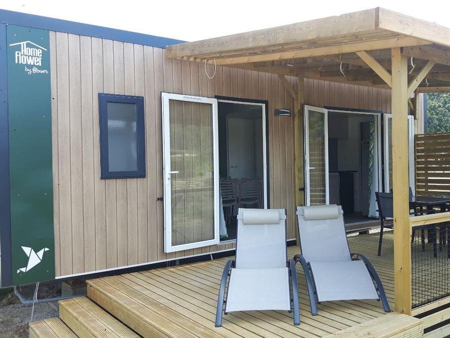 Camping Pas Cher vous présente avec son site Officiel campingpascher.fr, le Camping Flower De L'Olivigne classé 4 étoiles, situé sur la commune de Bize Minervois dans le département Aude (Languedoc Roussillon) en France. Le camping Flower De L'Olivigne, vous présente un hébergement de type mobil-home de 29 m² avec climatisation et télévision. Le camping Flower De L'Olivigne vous propose du sam. 12 septembre au sam. 19 septembre 2026 pour 7 nuits à 532€. Cette location propose 85 dates différentes pour réserver votre séjour. Découvrez également les 13 autres gammes d'hébergements du camping. Les Avis clients pour le Camping Flower De L'Olivigne sont excellents avec une note moyenne de 8 sur 10. Piscine extérieure, Club enfants, Aire de jeux enfants, Centre équestre, Cyclisme, Ping-pong, Pétanque, Randonnée, Terrain de badminton, Terrain de beach-volley, Terrain de football, Terrain multisports, Bar, Boulangerie, Bureau de tabac, Dépôt de pain, Food truck, Plats à emporter, Restaurant, Épicerie,... En savoir plus : cliquez-ICI.