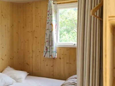 Cliquez pour découvrir toutes les photos de l'HÉBERGEMENT ! tente en toile et bois - Flower De L'Olivigne photo 4
