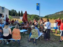 Camping Pas Cher vous présente avec son site Officiel campingpascher.fr, le Camping Flower De L'Olivigne classé 4 étoiles, situé sur la commune de Bize Minervois dans le département Aude (Languedoc Roussillon) en France. Le camping Flower De L'Olivigne, vous présente un hébergement de type mobil-home de 28 m² avec climatisation et télévision. Le camping Flower De L'Olivigne vous propose du mardi 07 avril au mardi 14 avril 2026 pour 7 nuits à 448€. Cette location propose 150 dates différentes pour réserver votre séjour. Découvrez également les 13 autres gammes d'hébergements du camping. Les Avis clients pour le Camping Flower De L'Olivigne sont excellents avec une note moyenne de 8 sur 10. Piscine extérieure, Club enfants, Aire de jeux enfants, Centre équestre, Cyclisme, Ping-pong, Pétanque, Randonnée, Terrain de badminton, Terrain de beach-volley, Terrain de football, Terrain multisports, Bar, Boulangerie, Bureau de tabac, Dépôt de pain, Food truck, Plats à emporter, Restaurant, Épicerie,... En savoir plus : cliquez-ICI.