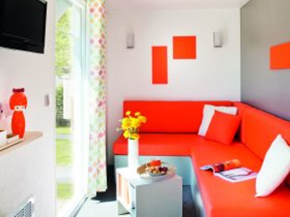 Camping Pas Cher vous présente avec son site Officiel campingpascher.fr, le Camping Tour Opérateur Sur Camping Holiday Green classé 5 étoiles, situé sur la commune de Fréjus dans le département Var (Provence Alpes Côte D'azur) en France. Le camping Tour Opérateur Sur Camping Holiday Green vous propose un hébergement de type mobil-home pour 2 personnes avec climatisation (télévision). L'établissement vous propose 3 autres types d'hébergements. Découvrez tous nos séjours à petits prix dans la commune et aux alentours de Fréjus du département : Var (Provence Alpes Côte D'azur). Les Avis clients pour le Camping Tour Opérateur Sur Camping Holiday Green sont de 7 sur 10. Parc aquatique, Piscine couverte, Piscine extérieure, Animations familiales, Club ados, Club enfants, Aire de jeux enfants, Club enfant de nuit, Court de tennis, Ping-pong, Piscine, Pétanque, Salle de fitness, Terrain de football, Bar, Dépôt de pain, Plats à emporter, Snack/Bar, Supermarché, Épicerie,... En savoir plus : cliquez-ICI.