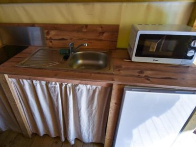 Cliquez pour découvrir toutes les photos de l'HÉBERGEMENT ! tente en toile et bois - La Forêt Lahitte photo 3
