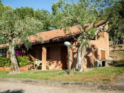 Cliquez pour découvrir toutes les photos de l'HÉBERGEMENT ! chalet - Campeggio Villaggio Cerquestra photo 2