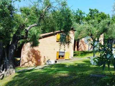 Cliquez pour découvrir toutes les photos de l'HÉBERGEMENT ! chalet - Campeggio Villaggio Cerquestra photo 3