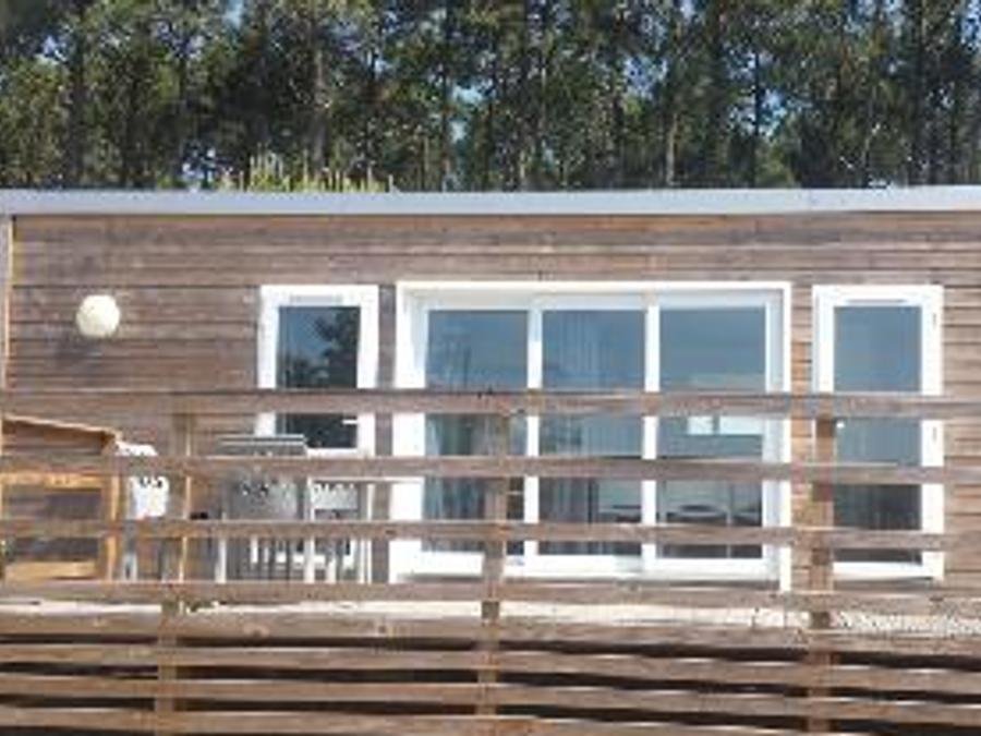 Camping Pas Cher vous présente avec son site Officiel campingpascher.fr, le Village vacances Cévéo Mimizan Plage classé 3 étoiles, situé sur la commune de Mimizan dans le département Landes (Aquitaine) en France. Le village vacances Cévéo Mimizan Plage, vous présente un hébergement de type mobil-home de 37 m² et télévision. Le village vacances Cévéo Mimizan Plage vous propose du dimanche 20 septembre au dimanche 27 septembre 2026 pour 7 nuits à 637€. Cette location propose 33 dates différentes pour réserver votre séjour. Découvrez également les 7 autres gammes d'hébergements du village vacances. Les Avis clients pour le Village vacances Cévéo Mimizan Plage sont excellents avec une note moyenne de 8 sur 10. Mer, Piscine chauffée, Piscine extérieure, Animations familiales, Club ados, Club enfants, Aire de jeux enfants, Baby-foot, Court de tennis, Paddle, Ping-pong, Piscine, Pétanque, Surf, Terrain de beach-volley, Terrain de volley-ball, Terrain multisports, Bar, Plats à emporter,... En savoir plus : cliquez-ICI.