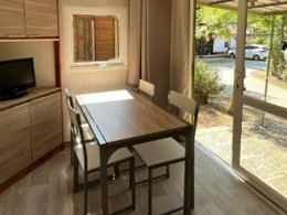 Camping Pas Cher vous présente avec son site Officiel campingpascher.fr, le Camping Etxarri, situé sur la commune de Pampelune dans le département Navarre (Navarre) en Espagne. Le camping Etxarri, vous présente un hébergement de type bungalow de 20 m² et télévision. Le camping Etxarri vous propose du dimanche 01 mars au dimanche 08 mars 2026 pour 7 nuits à 613.18€. Cette location propose 216 dates différentes pour réserver votre séjour. Découvrez également les 5 autres gammes d'hébergements du camping. Les Avis clients pour le Camping Etxarri sont de 7 sur 10. Piscine extérieure, Animation enfants, Aire de jeux enfants, Baby-foot, Court de tennis, Cyclisme, Ping-pong, Piscine, Terrain de basketball, Terrain de football, Restaurant,... En savoir plus : cliquez-ICI.