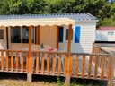 Camping Pas Cher vous présente avec son site Officiel campingpascher.fr, le Camping Tikayan Rives Du Lac De Sainte Croix classé 3 étoiles, situé sur la commune de Bauduen dans le département Var (Provence Alpes Côte D'azur) en France. Le camping Tikayan Rives Du Lac De Sainte Croix, vous présente un hébergement de type mobil-home de 32 m² pour 6 personnes avec climatisation. Le camping Tikayan Rives Du Lac De Sainte Croix vous propose du dimanche 13 septembre au dimanche 20 septembre 2026, en promotion à -20% pour 7 nuits à 403,20 € au lieu de 504,0 € soit une Économie de 100,80 €. Cette location propose 120 dates différentes pour réserver votre séjour. Découvrez également les 18 autres gammes d'hébergements du camping. Les Avis clients pour le Camping Tikayan Rives Du Lac De Sainte Croix sont excellents avec une note moyenne de 8 sur 10. Lac, Aire de jeux enfants, Canoë-kayak, Ping-pong, Pétanque, Dépôt de pain, Snack/Bar,... En savoir plus : cliquez-ICI.