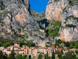 Camping Pas Cher vous présente avec son site Officiel campingpascher.fr, le Camping Tikayan Rives Du Lac De Sainte Croix classé 3 étoiles, situé sur la commune de Bauduen dans le département Var (Provence Alpes Côte D'azur) en France. Le camping Tikayan Rives Du Lac De Sainte Croix, vous présente un hébergement de type mobil-home de 32 m² pour 6 personnes avec climatisation. Le camping Tikayan Rives Du Lac De Sainte Croix vous propose du dimanche 13 septembre au dimanche 20 septembre 2026, en promotion à -20% pour 7 nuits à 403,20 € au lieu de 504,0 € soit une Économie de 100,80 €. Cette location propose 123 dates différentes pour réserver votre séjour. Découvrez également les 18 autres gammes d'hébergements du camping. Les Avis clients pour le Camping Tikayan Rives Du Lac De Sainte Croix sont excellents avec une note moyenne de 8 sur 10. Lac, Aire de jeux enfants, Canoë-kayak, Ping-pong, Pétanque, Dépôt de pain, Snack/Bar,... En savoir plus : cliquez-ICI.