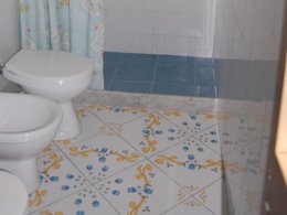 Camping Pas Cher vous présente avec son site Officiel campingpascher.fr, le Camping Villaggio Nettuno classé 3 étoiles, situé sur la commune de Massa Lubrense dans le département Naples (Campanie) en Italie. Le camping Villaggio Nettuno, vous présente un hébergement de type bungalow de 30 m² pour 2 personnes et télévision. Le camping Villaggio Nettuno vous propose du dimanche 11 octobre au dimanche 18 octobre 2026, en promotion à -10% pour 7 nuits à 724,50 € au lieu de 805,0 € soit une Économie de 80,50 €. Cette location propose 176 dates différentes pour réserver votre séjour. Découvrez également les 9 autres gammes d'hébergements du camping. Les Avis clients pour le Camping Villaggio Nettuno sont excellents avec une note moyenne de 8 sur 10. Mer, Canoë-kayak, Ping-pong, Plongée, Randonnée, Voile, Bar, Dépôt de pain, Pizzeria, Restaurant,... En savoir plus : cliquez-ICI.