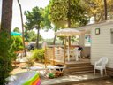 Camping Pas Cher vous présente avec son site Officiel campingpascher.fr, le Camping SUNELIA Ma Prairie classé 4 étoiles, situé sur la commune de Canet En Roussillon dans le département Pyrénées-orientales (Languedoc Roussillon) en France. Le camping SUNELIA Ma Prairie, vous présente un hébergement de type mobil-home de 26 m² pour 5 personnes avec climatisation et télévision. Le camping SUNELIA Ma Prairie vous propose du lundi 25 mai au lundi 01 juin 2026 pour 7 nuits à 315€. Cette location propose 73 dates différentes pour réserver votre séjour. Découvrez également les 10 autres gammes d'hébergements du camping. Les Avis clients pour le Camping SUNELIA Ma Prairie sont excellents avec une note moyenne de 8 sur 10. Mer, Piscine chauffée, Piscine extérieure, Animation enfants, Animations familiales, Club enfants, Aire de jeux enfants, Baby-foot, Paddle, Ping-pong, Piscine, Planche à voile, Pétanque, Salle de fitness, Terrain de basketball, Terrain de football, Terrain multisports, Trampoline, kiteSurf, Bar, Boulangerie, Bureau de tabac, Créperie, Dépôt de pain, Restaurant, Snack/Bar, Station-service, Supermarché, Épicerie,... En savoir plus : cliquez-ICI.
