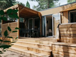 Camping Pas Cher vous présente avec son site Officiel campingpascher.fr, le Camping SUNELIA Ma Prairie classé 4 étoiles, situé sur la commune de Canet En Roussillon dans le département Pyrénées-orientales (Languedoc Roussillon) en France. Le camping SUNELIA Ma Prairie, vous présente un hébergement de type mobil-home de 33 m² pour 5 personnes avec climatisation et télévision. Le camping SUNELIA Ma Prairie vous propose du lundi 25 mai au lundi 01 juin 2026 pour 7 nuits à 560€. Cette location propose 57 dates différentes pour réserver votre séjour. Découvrez également les 10 autres gammes d'hébergements du camping. Les Avis clients pour le Camping SUNELIA Ma Prairie sont excellents avec une note moyenne de 8 sur 10. Mer, Piscine chauffée, Piscine extérieure, Animation enfants, Animations familiales, Club enfants, Aire de jeux enfants, Baby-foot, Paddle, Ping-pong, Piscine, Planche à voile, Pétanque, Salle de fitness, Terrain de basketball, Terrain de football, Terrain multisports, Trampoline, kiteSurf, Bar, Boulangerie, Bureau de tabac, Créperie, Dépôt de pain, Restaurant, Snack/Bar, Station-service, Supermarché, Épicerie,... En savoir plus : cliquez-ICI.