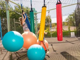 Camping Pas Cher vous présente avec son site Officiel campingpascher.fr, le Camping SUNELIA Ma Prairie classé 4 étoiles, situé sur la commune de Canet En Roussillon dans le département Pyrénées-orientales (Languedoc Roussillon) en France. Le camping SUNELIA Ma Prairie, vous présente un hébergement de type studio de 20 m² pour 1 personne avec climatisation et télévision. Le camping SUNELIA Ma Prairie vous propose du lundi 25 mai au lundi 01 juin 2026 pour 7 nuits à 385€. Cette location propose 63 dates différentes pour réserver votre séjour. Découvrez également les 10 autres gammes d'hébergements du camping. Les Avis clients pour le Camping SUNELIA Ma Prairie sont excellents avec une note moyenne de 8 sur 10. Mer, Piscine chauffée, Piscine extérieure, Animation enfants, Animations familiales, Club enfants, Aire de jeux enfants, Baby-foot, Paddle, Ping-pong, Piscine, Planche à voile, Pétanque, Salle de fitness, Terrain de basketball, Terrain de football, Terrain multisports, Trampoline, kiteSurf, Bar, Boulangerie, Bureau de tabac, Créperie, Dépôt de pain, Restaurant, Snack/Bar, Station-service, Supermarché, Épicerie,... En savoir plus : cliquez-ICI.