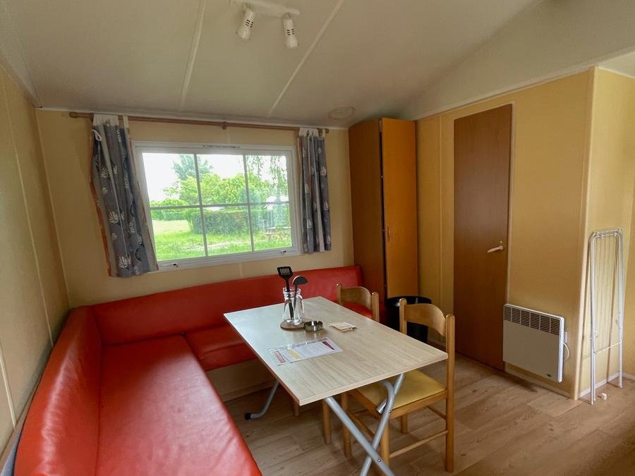 Camping Pas Cher vous présente avec son site Officiel campingpascher.fr, le Camping Ile D'Amour classé 2 étoiles, situé sur la commune de Pont Sur Yonne dans le département Yonne (Bourgogne) en France. Le camping Ile D'Amour vous propose un hébergement de type mobil-home de 27 m² pour 7 personnes avec climatisation. L'établissement vous propose 2 autres types d'hébergements. Découvrez tous nos séjours à petits prix dans la commune et aux alentours de Pont Sur Yonne du département : Yonne (Bourgogne). Les Avis clients pour le Camping Ile D'Amour sont excellents avec une note moyenne de 9 sur 10. Rivière, Aire de jeux enfants, Canoë-kayak, Court de tennis, Cyclisme, Location de bateaux, Paddle, Randonnée, Structure gonflable enfants, Pizzeria, Snack/Bar,... En savoir plus : cliquez-ICI.