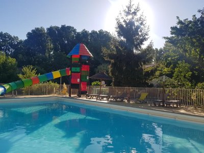 Cliquez pour découvrir toutes les photos de l'ÉTABLISSEMENT ! camping Bois Et Toilés photo 2