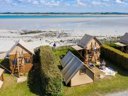 Camping Pas Cher vous présente avec son site Officiel campingpascher.fr, le Camping Slow Village Breizh Légendes, situé sur la commune de Plouneour Trez dans le département Finistère (Bretagne) en France. Le camping Slow Village Breizh Légendes, vous présente un hébergement de type bungalow de 26 m² pour 1 personne. Le camping Slow Village Breizh Légendes vous propose du lundi 14 septembre au lundi 21 septembre 2026 pour 7 nuits à 1188€. Cette location propose 77 dates différentes pour réserver votre séjour. Découvrez également les 11 autres gammes d'hébergements du camping. Les Avis clients pour le Camping Slow Village Breizh Légendes sont excellents avec une note moyenne de 8 sur 10. Mer, Piscine extérieure, Animations familiales, Club enfants, Aire de jeux enfants, Cyclisme, Ping-pong, Pétanque, Randonnée, Terrain de badminton, Terrain de volley-ball, Terrain multisports, Épicerie,... En savoir plus : cliquez-ICI.