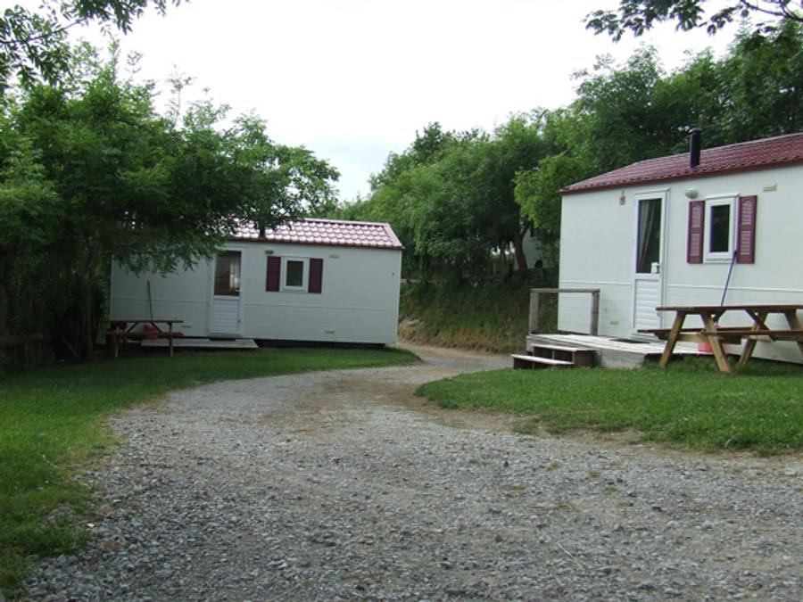 Camping Pas Cher vous présente avec son site Officiel campingpascher.fr, le Camping Manex classé 2 étoiles, situé sur la commune de Saint Pée Sur Nivelle dans le département Pyrénées-atlantiques (Aquitaine) en France. Le camping Manex, vous présente un hébergement de type mobil-home de 24 m². Le camping Manex vous propose du vendredi 05 juin au vendredi 12 juin 2026 avec un DÉPART DEMAIN pour 7 nuits à 195€. Cette location propose 116 dates différentes pour réserver votre séjour. Découvrez également les 2 autres gammes d'hébergements du camping. Les Avis clients pour le Camping Manex sont de 7 sur 10. Aire de jeux enfants, Canoë-kayak, Canyoning, Escalade, Rafting, Bar, Snack/Bar,... En savoir plus : cliquez-ICI.