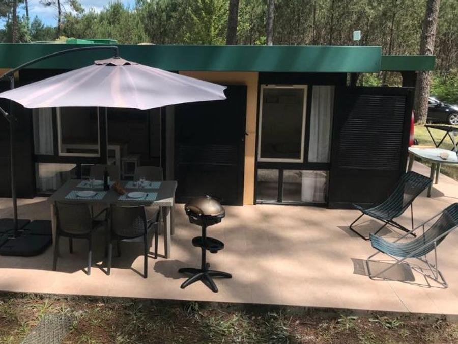 Camping Pas Cher vous présente avec son site Officiel campingpascher.fr, le Camping Les Cottages De Leon, situé sur la commune de Léon dans le département Landes (Aquitaine) en France. Le camping Les Cottages De Leon, vous présente un hébergement de type maison de campagne de 25 m² pour 4 personnes et télévision. Le camping Les Cottages De Leon vous propose du sam. 29 août au sam. 05 septembre 2026 pour 7 nuits à 400€. Cette location propose 61 dates différentes pour réserver votre séjour. Découvrez également les 15 autres gammes d'hébergements du camping. Les Avis clients pour le Camping Les Cottages De Leon sont excellents avec une note moyenne de 8 sur 10. Piscine couverte, Piscine extérieure, Animations familiales, Club ados, Club enfants, Aire de jeux enfants, Centre équestre, Club enfant de nuit, Court de tennis, Cyclisme, Golf, Ping-pong, Pétanque, Salle de fitness, Salle de jeux vidéo, Sports nautiques, Structure gonflable enfants, Surf, Terrain multisports, Tir à l’arc, Bar, Pizzeria, Snack/Bar, Épicerie,... En savoir plus : cliquez-ICI.