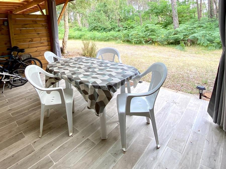 Camping Pas Cher vous présente avec son site Officiel campingpascher.fr, le Camping Les Cottages De Leon, situé sur la commune de Léon dans le département Landes (Aquitaine) en France. Le camping Les Cottages De Leon vous propose un hébergement de type maison de campagne de 25 m² pour 4 personnes (télévision). Cet hébergement propose plus de 86 dates différentes pour réserver ! Pour dévouvrir la période la moins chère, consultez la rubrique 'Tarifs' et sélectionnez votre mois de départ. L'établissement vous propose 15 autres types d'hébergements. Découvrez tous nos séjours à petits prix dans la commune et aux alentours de Léon du département : Landes (Aquitaine). Les Avis clients pour le Camping Les Cottages De Leon sont excellents avec une note moyenne de 8 sur 10. Piscine couverte, Piscine extérieure, Animations familiales, Club ados, Club enfants, Aire de jeux enfants, Centre équestre, Club enfant de nuit, Court de tennis, Cyclisme, Golf, Ping-pong, Pétanque, Salle de fitness, Salle de jeux vidéo, Sports nautiques, Structure gonflable enfants, Surf, Terrain multisports, Tir à l’arc, Bar, Pizzeria, Snack/Bar, Épicerie,... En savoir plus : cliquez-ICI.