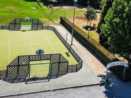 Camping Pas Cher vous présente avec son site Officiel campingpascher.fr, le Camping Les Cottages De Leon, situé sur la commune de Léon dans le département Landes (Aquitaine) en France. Le camping Les Cottages De Leon vous propose un hébergement de type bungalow de 30 m² pour 2 personnes. L'établissement vous propose 2 autres types d'hébergements. Découvrez tous nos séjours à petits prix dans la commune et aux alentours de Léon du département : Landes (Aquitaine). Les Avis clients pour le Camping Les Cottages De Leon sont excellents avec une note moyenne de 8 sur 10. Piscine couverte, Piscine extérieure, Animations familiales, Club ados, Club enfants, Aire de jeux enfants, Centre équestre, Club enfant de nuit, Court de tennis, Cyclisme, Golf, Ping-pong, Pétanque, Salle de fitness, Salle de jeux vidéo, Sports nautiques, Structure gonflable enfants, Surf, Terrain multisports, Tir à l’arc, Bar, Pizzeria, Snack/Bar, Épicerie,... En savoir plus : cliquez-ICI.