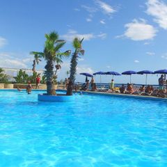 Camping Pas Cher vous présente avec son site Officiel campingpascher.fr, le Établissement Villaggio Club Santo Stefano, situé sur la commune de Vieste dans le département Foggia (Pouilles) en Italie. L'établissement Villaggio Club Santo Stefano vous propose un hébergement de type appartement. L'établissement vous propose 2 autres types d'hébergements. Découvrez tous nos séjours à petits prix dans la commune et aux alentours de Vieste du département : Foggia (Pouilles).... En savoir plus : cliquez-ICI.