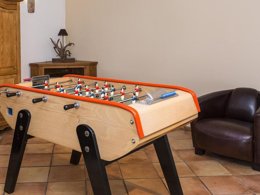 Camping Pas Cher vous présente avec son site Officiel campingpascher.fr, le Camping Résidence Mare E Monte classé 3 étoiles, situé sur la commune de Sari Solenzara dans le département Corse Du Sud (Corse) en France. Le camping Résidence Mare E Monte, vous présente un hébergement de type villa de 60 m² avec climatisation et télévision. Le camping Résidence Mare E Monte vous propose du sam. 18 avril au sam. 25 avril 2026 pour 7 nuits à 745€. Cette location propose 11 dates différentes pour réserver votre séjour. Découvrez également les 6 autres gammes d'hébergements du camping. Piscine extérieure, Aire de jeux enfants, Baby-foot, Canoë-kayak, Centre équestre, Golf, Plongée, Bar,... En savoir plus : cliquez-ICI.