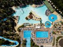 Camping Pas Cher vous présente avec son site Officiel campingpascher.fr, le Camping Verde Azzurro, situé sur la commune de Cingoli dans le département Macerata (Les Marches) en Italie. Le camping Verde Azzurro, vous présente un hébergement de type appartement de 42 m² pour 2 personnes avec climatisation et télévision. Le camping Verde Azzurro vous propose du sam. 13 juin au sam. 20 juin 2026 pour 7 nuits à 1015€. Cette location propose 6 dates différentes pour réserver votre séjour. Découvrez également les 2 autres gammes d'hébergements du camping. Les Avis clients pour le Camping Verde Azzurro sont excellents avec une note moyenne de 10 sur 10. Parc aquatique, Piscine extérieure, Animations familiales, Club enfants, Aire de jeux enfants, Court de tennis, Cyclisme, Randonnée, Salle de fitness, Terrain multisports, Bar, Pizzeria, Snack/Bar, Épicerie,... En savoir plus : cliquez-ICI.