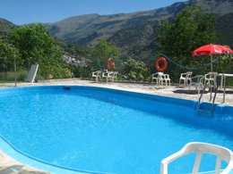 Camping Pas Cher vous présente avec son site Officiel campingpascher.fr, le Camping Trevélez classé 2 étoiles, situé sur la commune de Trevelez dans le département Grenade (Andalousie) en Espagne. Le camping Trevélez vous propose un hébergement de type maison de 60 m² pour 1 personne (télévision). L'établissement vous propose 10 autres types d'hébergements. Découvrez tous nos séjours à petits prix dans la commune et aux alentours de Trevelez du département : Grenade (Andalousie). Les Avis clients pour le Camping Trevélez sont excellents avec une note moyenne de 8 sur 10. Piscine extérieure, Aire de jeux enfants, Centre équestre, Cyclisme, Ping-pong, Randonnée, Trampoline, Bar, Restaurant, Snack/Bar, Supermarché,... En savoir plus : cliquez-ICI.