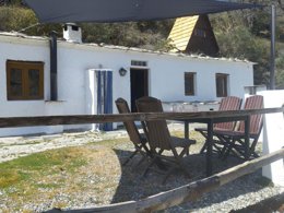 Camping Pas Cher vous présente avec son site Officiel campingpascher.fr, le Camping Trevélez classé 2 étoiles, situé sur la commune de Trevelez dans le département Grenade (Andalousie) en Espagne. Le camping Trevélez vous propose un hébergement de type maison de 60 m² pour 1 personne (télévision). Cet hébergement propose plus de 5 dates différentes pour réserver ! Pour dévouvrir la période la moins chère, consultez la rubrique 'Tarifs' et sélectionnez votre mois de départ. L'établissement vous propose 10 autres types d'hébergements. Découvrez tous nos séjours à petits prix dans la commune et aux alentours de Trevelez du département : Grenade (Andalousie). Les Avis clients pour le Camping Trevélez sont excellents avec une note moyenne de 8 sur 10. Piscine extérieure, Aire de jeux enfants, Centre équestre, Cyclisme, Ping-pong, Randonnée, Trampoline, Bar, Restaurant, Snack/Bar, Supermarché,... En savoir plus : cliquez-ICI.