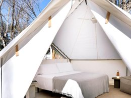 Camping Pas Cher vous présente avec son site Officiel campingpascher.fr, le Camping WeCamp Cala Montgo classé 4 étoiles, situé sur la commune de L'escala dans le département Gérone (Catalogne) en Espagne. Le camping WeCamp Cala Montgo vous propose un hébergement de type tente en toile et bois de 15 m². L'établissement vous propose 9 autres types d'hébergements. Découvrez tous nos séjours à petits prix dans la commune et aux alentours de L'escala du département : Gérone (Catalogne). Les Avis clients pour le Camping WeCamp Cala Montgo sont de 6 sur 10. Piscine extérieure, Club enfants, Aire de jeux enfants, Canoë-kayak, Surf, Terrain multisports, Bar, Plats à emporter, Restaurant, Épicerie,... En savoir plus : cliquez-ICI.