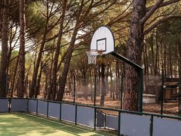 Camping Pas Cher vous présente avec son site Officiel campingpascher.fr, le Camping WeCamp Cala Montgo classé 4 étoiles, situé sur la commune de L'escala dans le département Gérone (Catalogne) en Espagne. Le camping WeCamp Cala Montgo vous propose un hébergement de type mobil-home de 35 m² avec climatisation. L'établissement vous propose 9 autres types d'hébergements. Découvrez tous nos séjours à petits prix dans la commune et aux alentours de L'escala du département : Gérone (Catalogne). Les Avis clients pour le Camping WeCamp Cala Montgo sont de 6 sur 10. Piscine extérieure, Club enfants, Aire de jeux enfants, Canoë-kayak, Surf, Terrain multisports, Bar, Plats à emporter, Restaurant, Épicerie,... En savoir plus : cliquez-ICI.