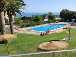 Camping Pas Cher vous présente avec son site Officiel campingpascher.fr, le Camping El Carlitos, situé sur la commune de Arenys De Mar dans le département Barcelone (Catalogne) en Espagne. Le camping El Carlitos vous propose un hébergement de type mobil-home pour 4 personnes (télévision). L'établissement vous propose 3 autres types d'hébergements. Découvrez tous nos séjours à petits prix dans la commune et aux alentours de Arenys De Mar du département : Barcelone (Catalogne). Les Avis clients pour le Camping El Carlitos sont excellents avec une note moyenne de 8 sur 10. Mer, Piscine extérieure, Animations familiales, Aire de jeux enfants, Centre équestre, Ping-pong, Pétanque, Structure gonflable enfants, Terrain de football, Bar, Brasserie, Pizzeria,... En savoir plus : cliquez-ICI.