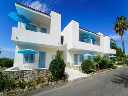 Camping Pas Cher vous présente avec son site Officiel campingpascher.fr, le Camping Village Residence Bahja classé 4 étoiles, situé sur la commune de Paola dans le département Cosenza (Calabre) en Italie. Le camping Village Residence Bahja, vous présente un hébergement de type appartement de 35 m² pour 1 personne. Le camping Village Residence Bahja vous propose du dimanche 24 mai au dimanche 31 mai 2026 pour 7 nuits à 175€. Cette location propose 14 dates différentes pour réserver votre séjour. Découvrez également les 4 autres gammes d'hébergements du camping. Piscine extérieure, Animations familiales, Club enfants, Aire de jeux enfants, Centre équestre, Court de tennis, Golf, Pétanque, Terrain de football, Terrain multisports, Bar, Pizzeria, Plats à emporter, Épicerie,... En savoir plus : cliquez-ICI.